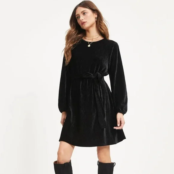 🆕 VICI Harlyn Velvet Tie Dress-Black - Picture 2 of 9